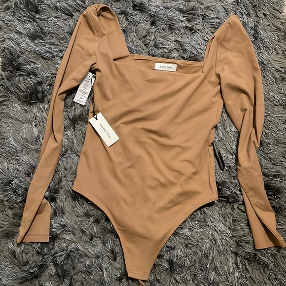 ARITZIA BABATON CONTOUR SQUARENECK BODYSUIT DARK SAND BROWN SIZE MEDIUM - Picture 3 of 6